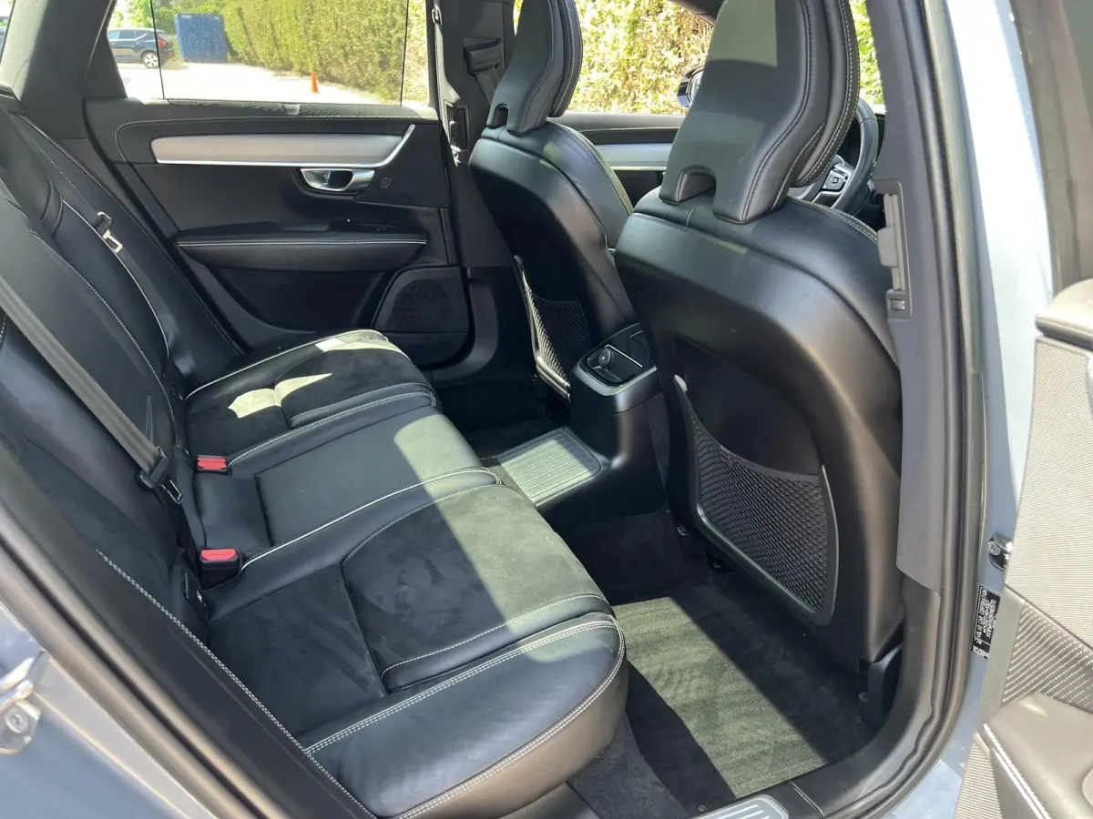 T6 AWD R-Design | Blis | Pano dak | Trekhaak | AppleCarplay | Google | Keyless | Stuur en Stoel verwarming | Harman Kardon audio | Elektrische stoelen |