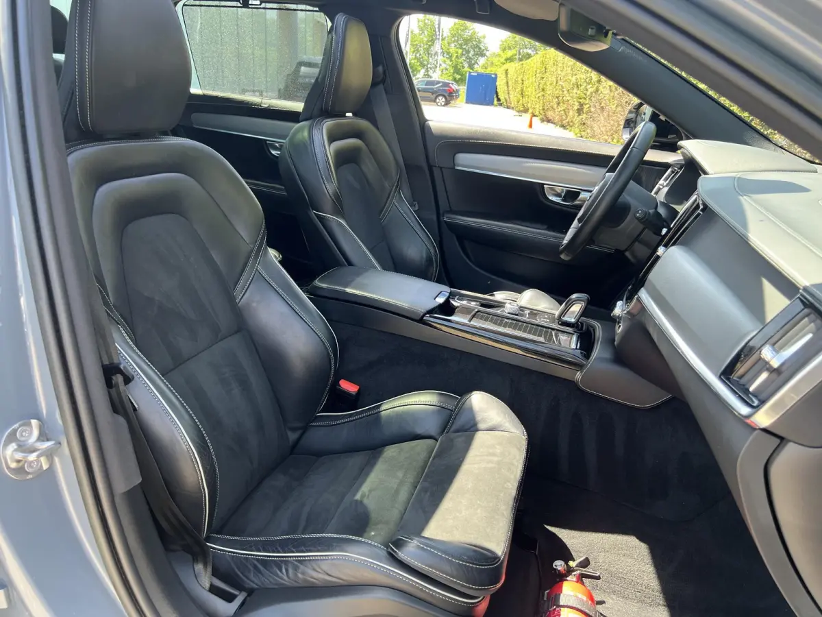 T6 AWD R-Design | Blis | Pano dak | Trekhaak | AppleCarplay | Google | Keyless | Stuur en Stoel verwarming | Harman Kardon audio | Elektrische stoelen |