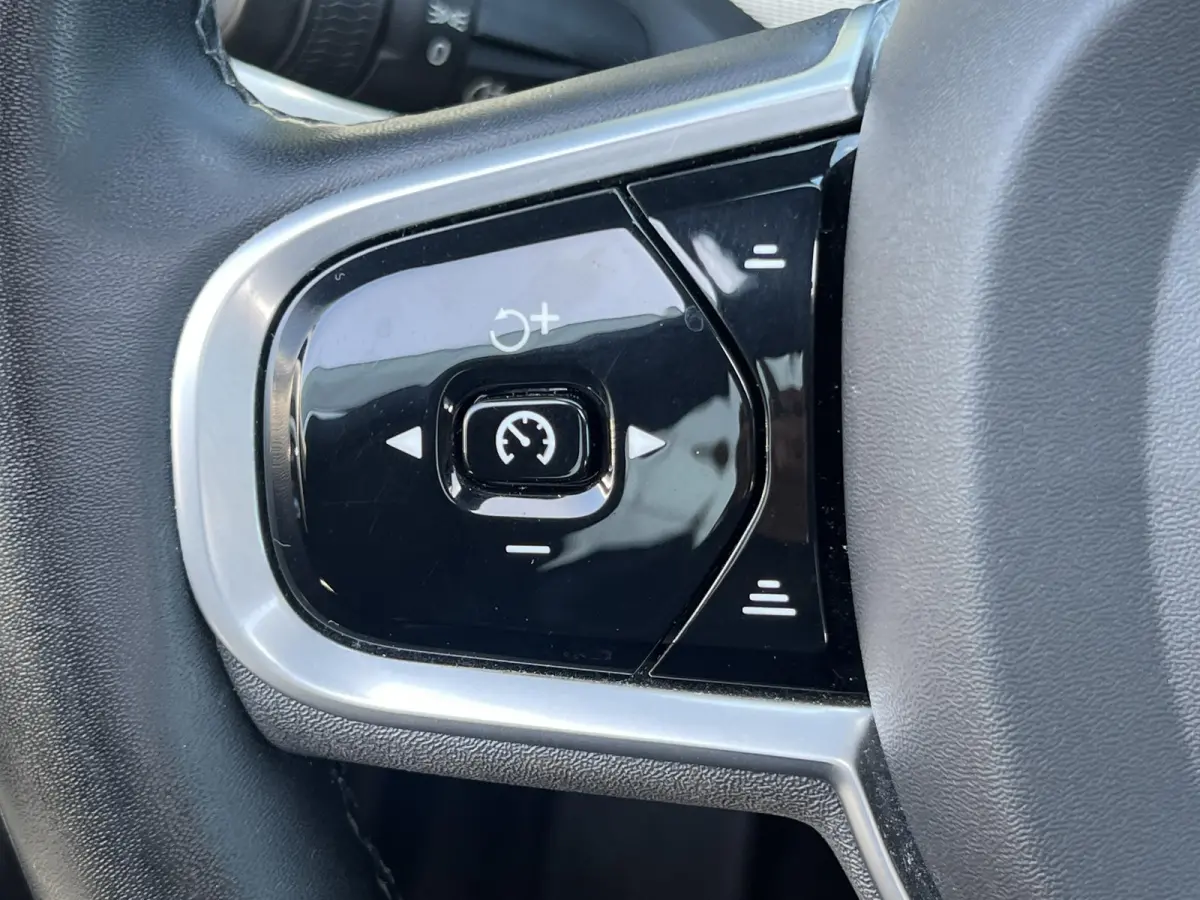 T6 AWD R-Design | Blis | Pano dak | Trekhaak | AppleCarplay | Google | Keyless | Stuur en Stoel verwarming | Harman Kardon audio | Elektrische stoelen |