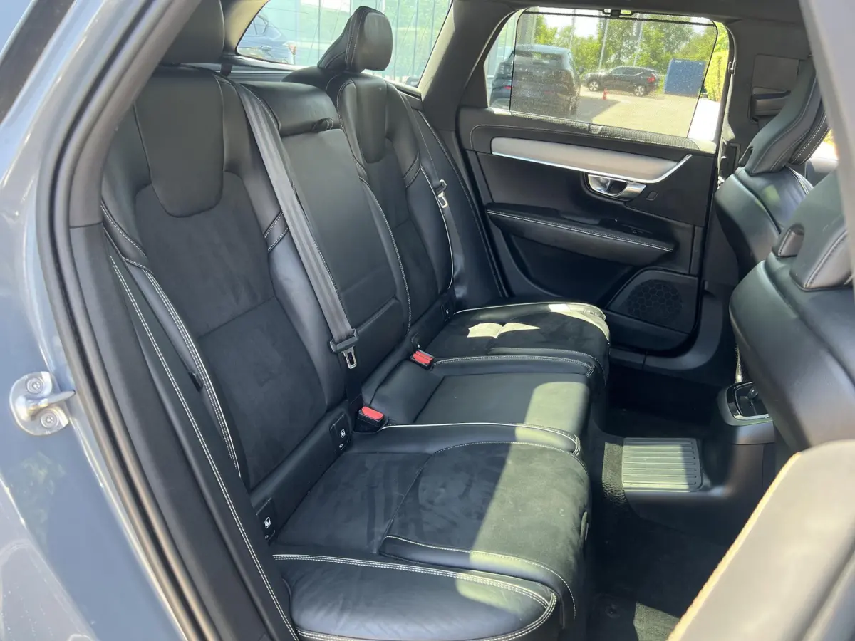 T6 AWD R-Design | Blis | Pano dak | Trekhaak | AppleCarplay | Google | Keyless | Stuur en Stoel verwarming | Harman Kardon audio | Elektrische stoelen |