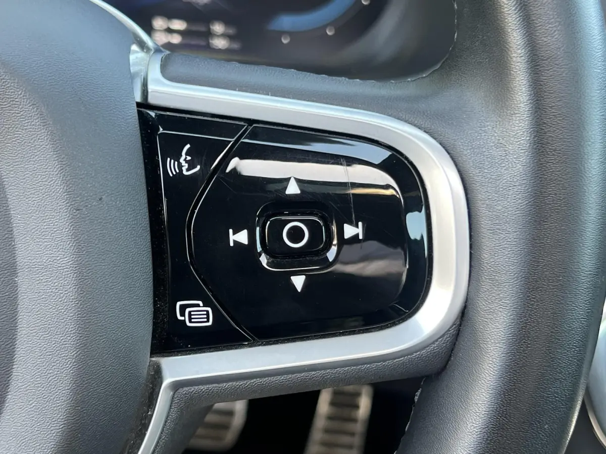 T6 AWD R-Design | Blis | Pano dak | Trekhaak | AppleCarplay | Google | Keyless | Stuur en Stoel verwarming | Harman Kardon audio | Elektrische stoelen |