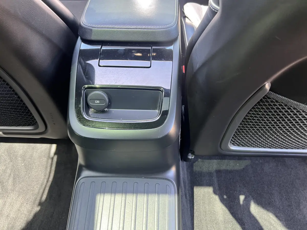 T6 AWD R-Design | Blis | Pano dak | Trekhaak | AppleCarplay | Google | Keyless | Stuur en Stoel verwarming | Harman Kardon audio | Elektrische stoelen |