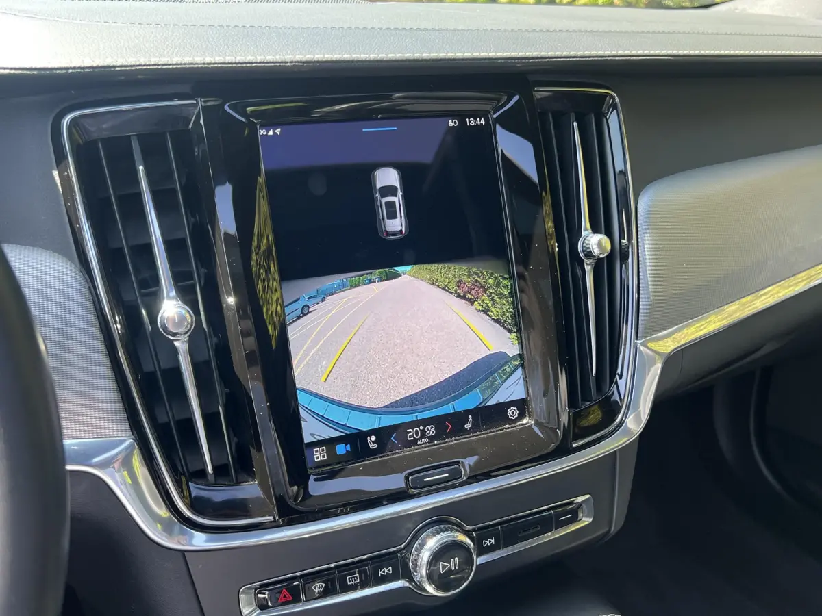 T6 AWD R-Design | Blis | Pano dak | Trekhaak | AppleCarplay | Google | Keyless | Stuur en Stoel verwarming | Harman Kardon audio | Elektrische stoelen |
