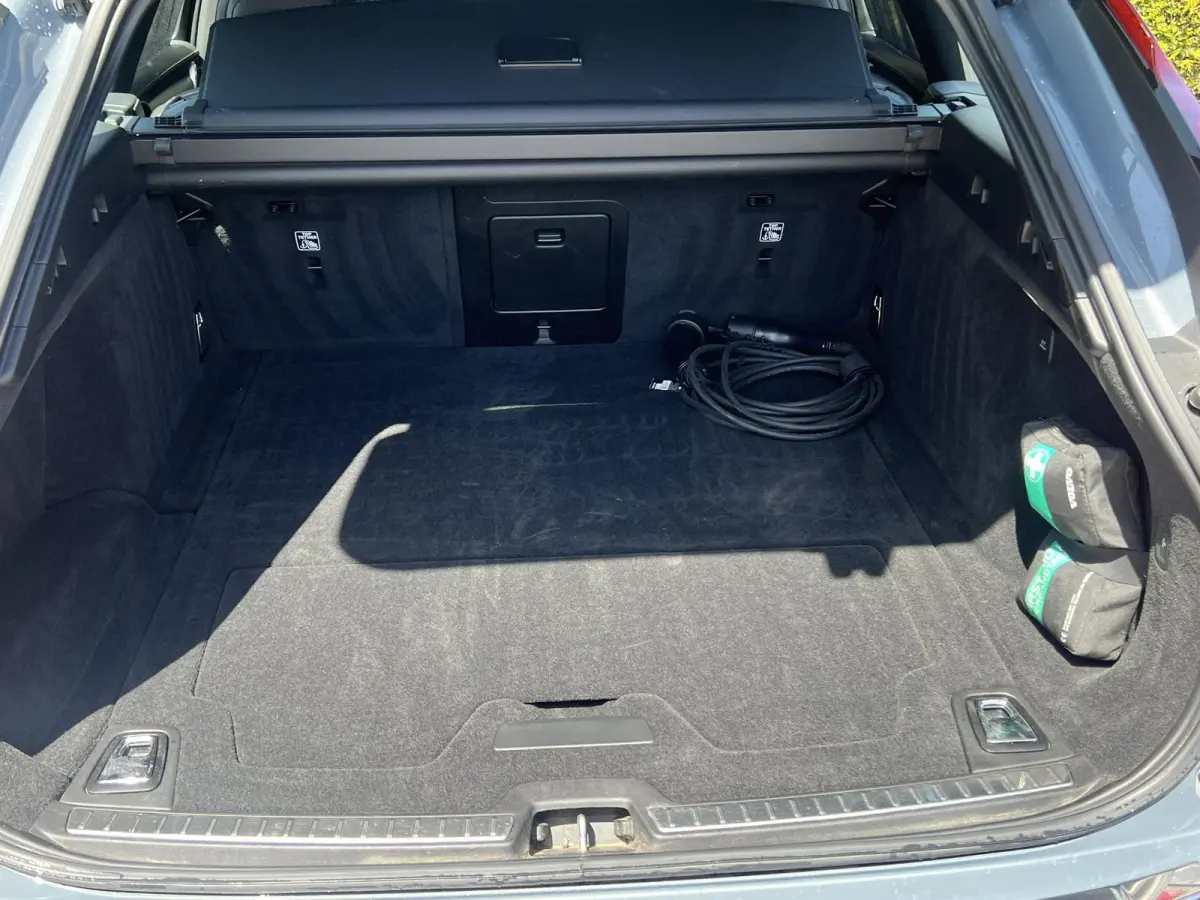 T6 AWD R-Design | Blis | Pano dak | Trekhaak | AppleCarplay | Google | Keyless | Stuur en Stoel verwarming | Harman Kardon audio | Elektrische stoelen |