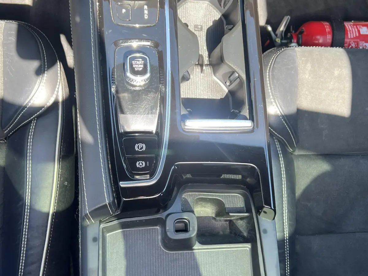 T6 AWD R-Design | Blis | Pano dak | Trekhaak | AppleCarplay | Google | Keyless | Stuur en Stoel verwarming | Harman Kardon audio | Elektrische stoelen |