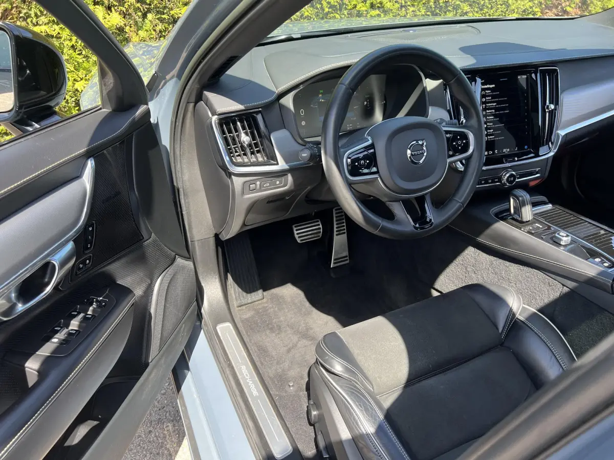 T6 AWD R-Design | Blis | Pano dak | Trekhaak | AppleCarplay | Google | Keyless | Stuur en Stoel verwarming | Harman Kardon audio | Elektrische stoelen |