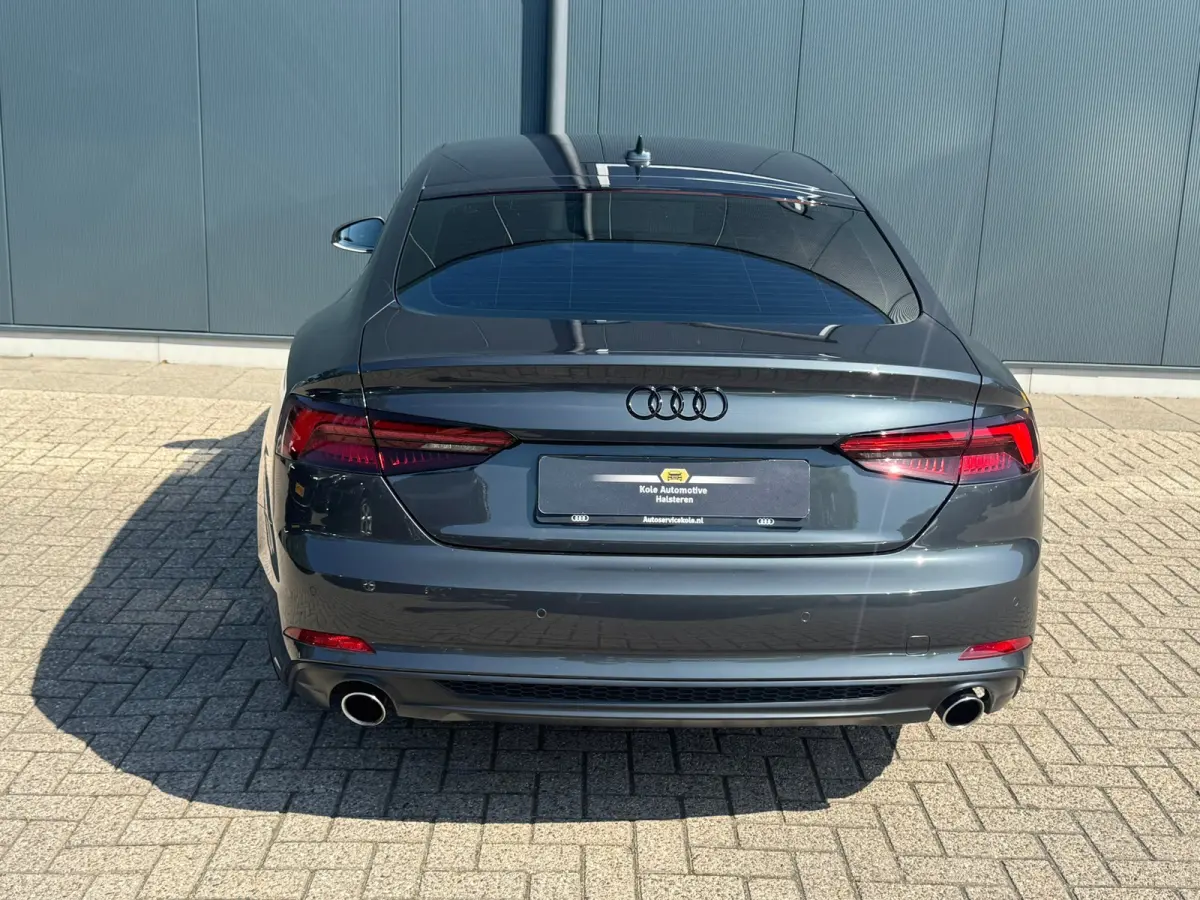 2.0 TFSI S-line * Optiek Zwart * 19 inch * Led * El. klep *