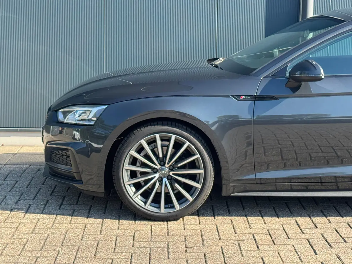 2.0 TFSI S-line * Optiek Zwart * 19 inch * Led * El. klep *