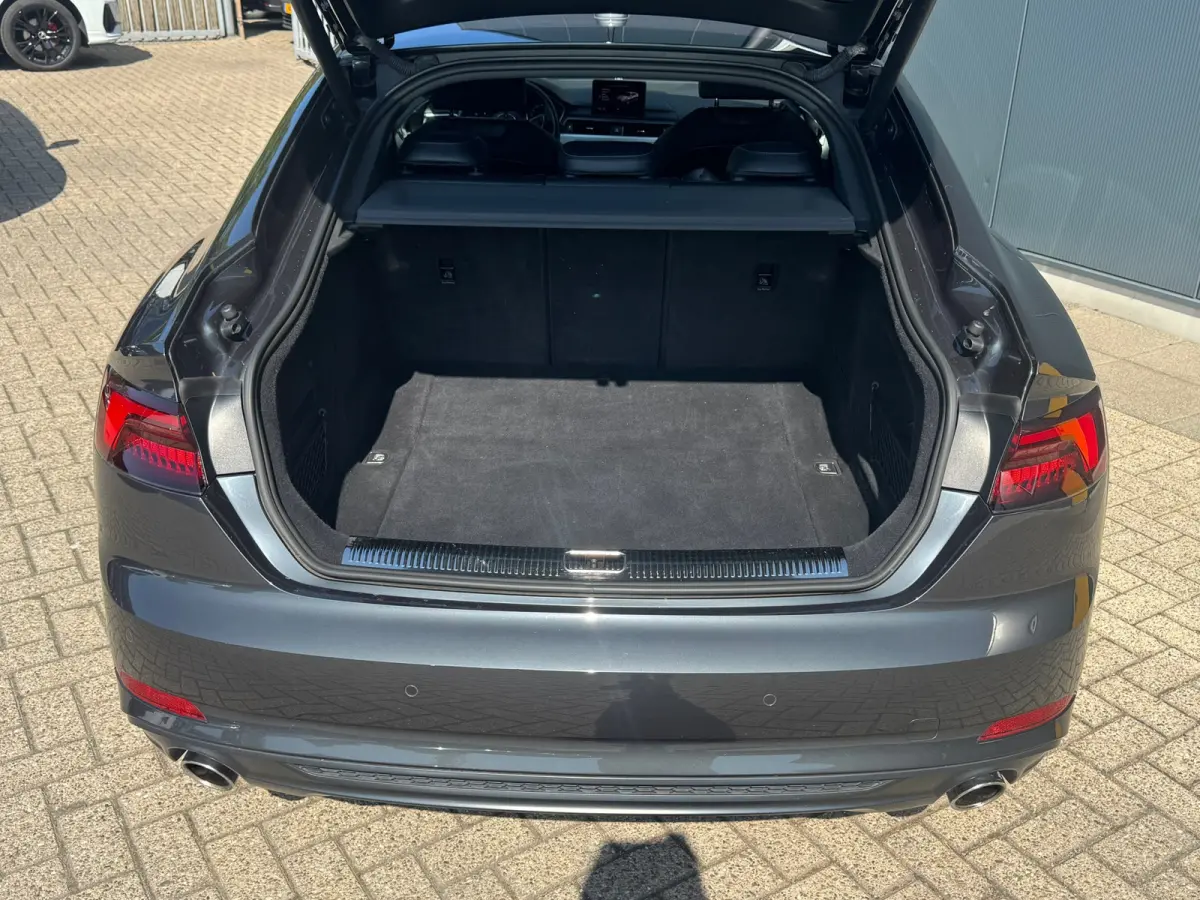 2.0 TFSI S-line * Optiek Zwart * 19 inch * Led * El. klep *
