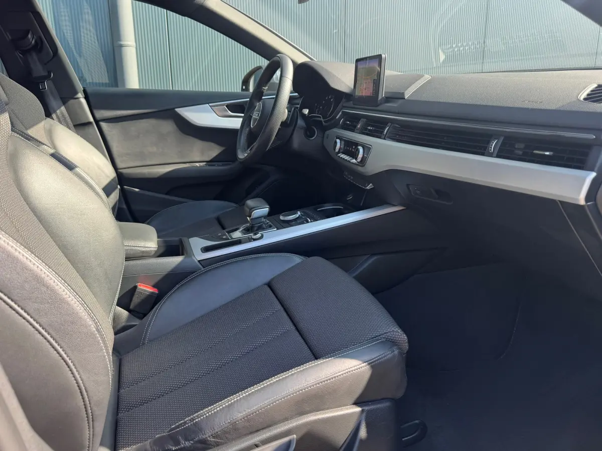 2.0 TFSI S-line * Optiek Zwart * 19 inch * Led * El. klep *