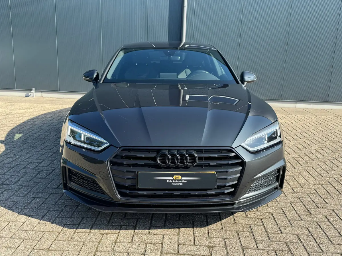 2.0 TFSI S-line * Optiek Zwart * 19 inch * Led * El. klep *