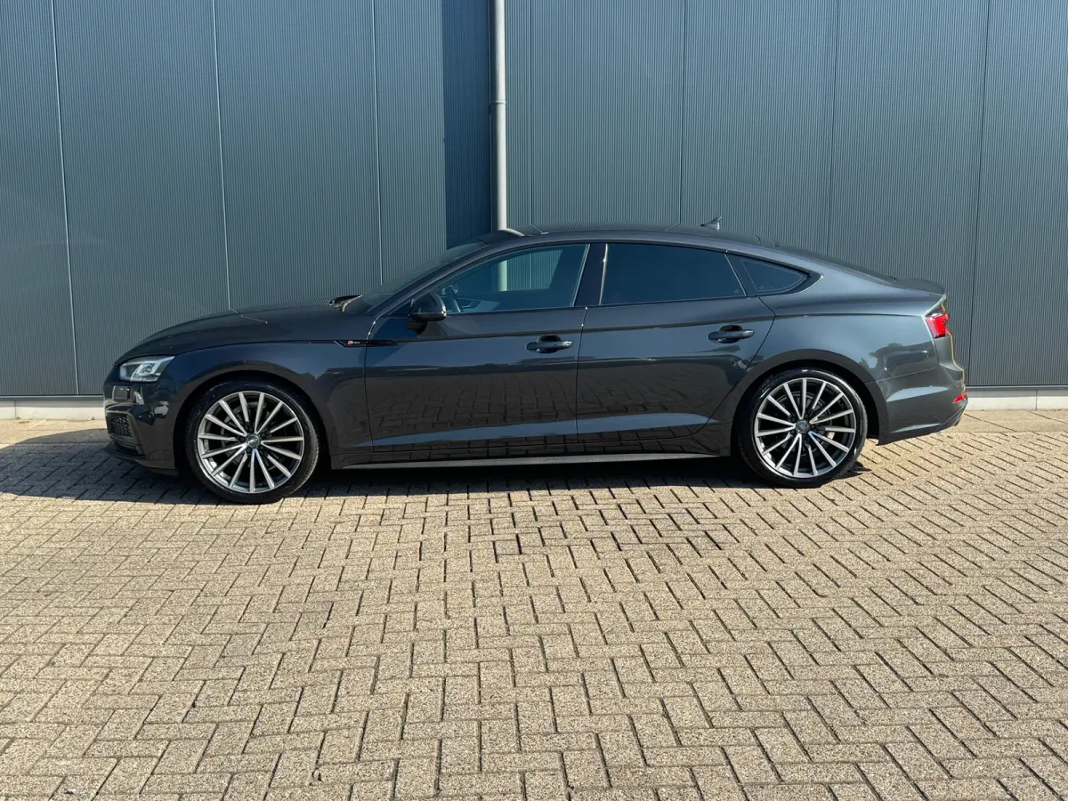 2.0 TFSI S-line * Optiek Zwart * 19 inch * Led * El. klep *