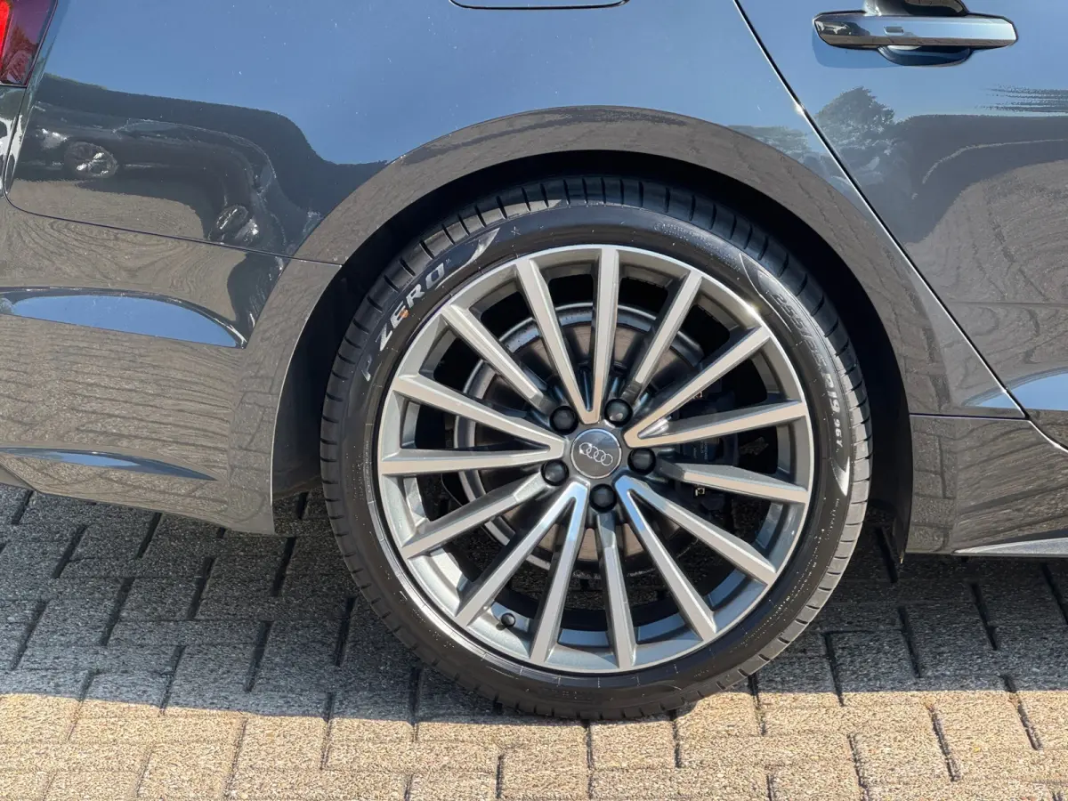 2.0 TFSI S-line * Optiek Zwart * 19 inch * Led * El. klep *