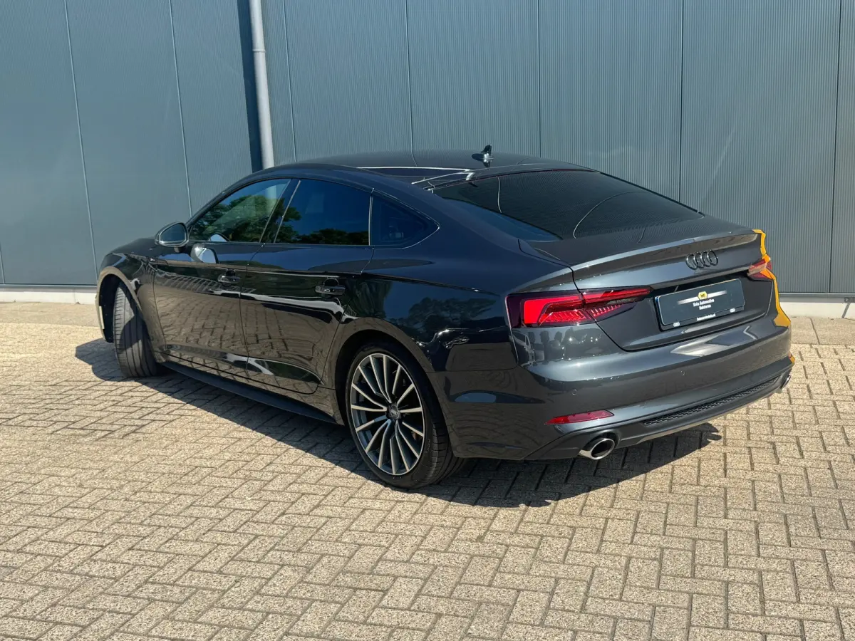 2.0 TFSI S-line * Optiek Zwart * 19 inch * Led * El. klep *