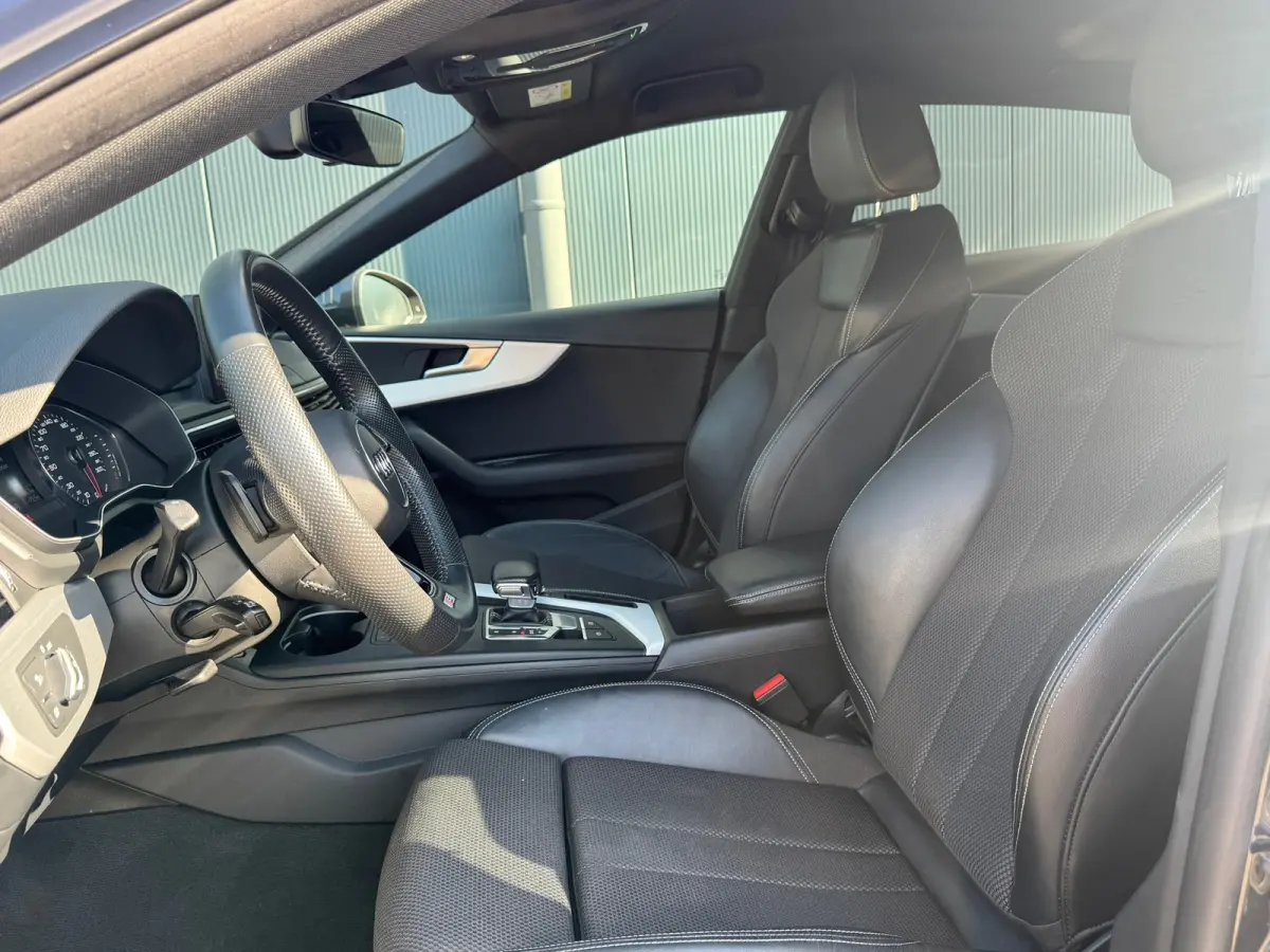 2.0 TFSI S-line * Optiek Zwart * 19 inch * Led * El. klep *