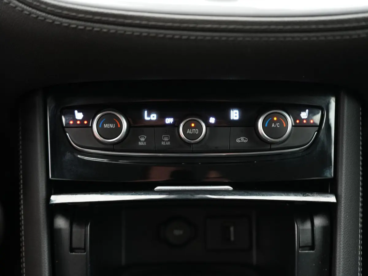 1.2 Turbo Business Edition AUTOMAAT | NAVIGATIE | STOELVERWARMING | CAMERA