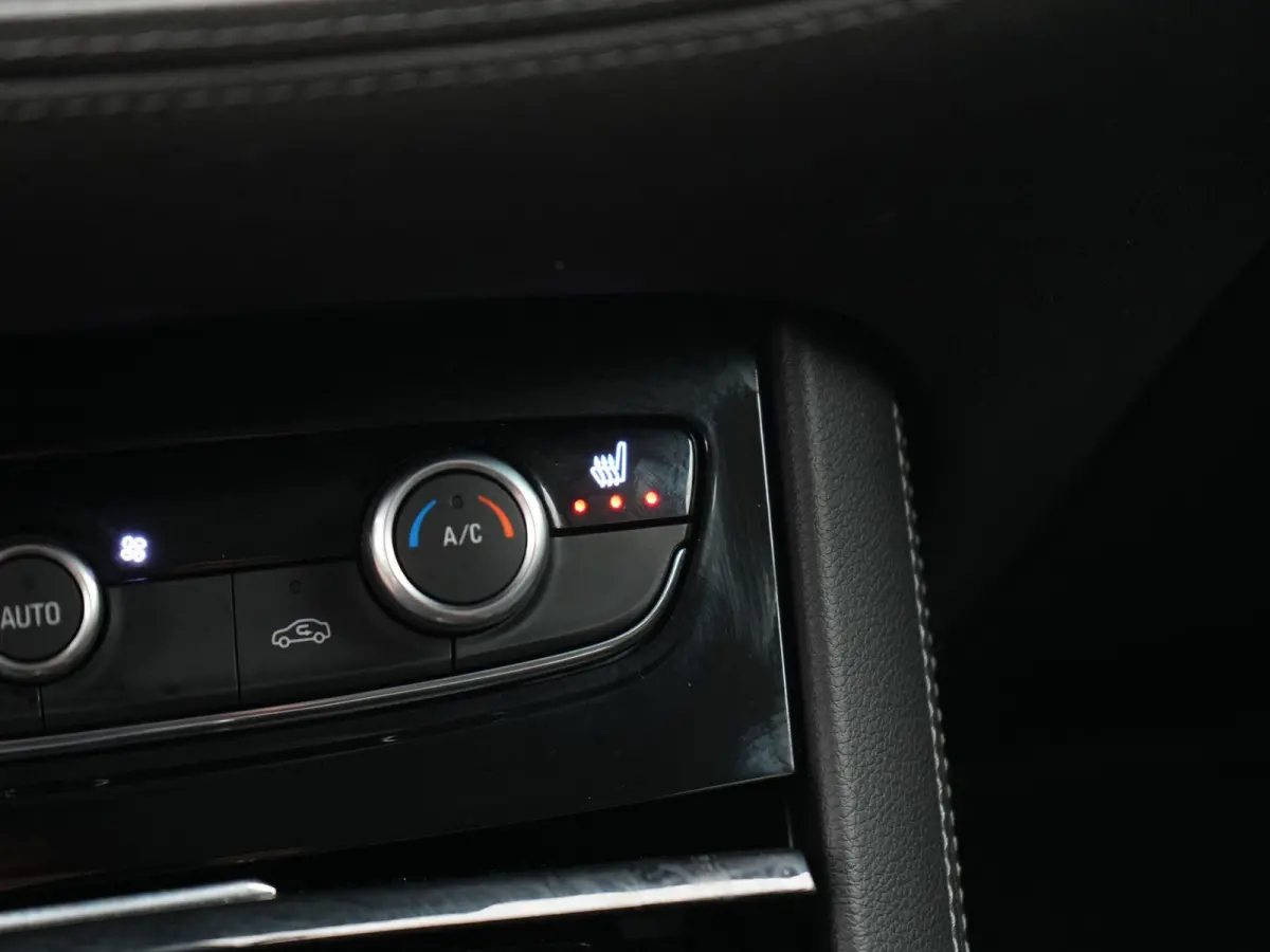 1.2 Turbo Business Edition AUTOMAAT | NAVIGATIE | STOELVERWARMING | CAMERA