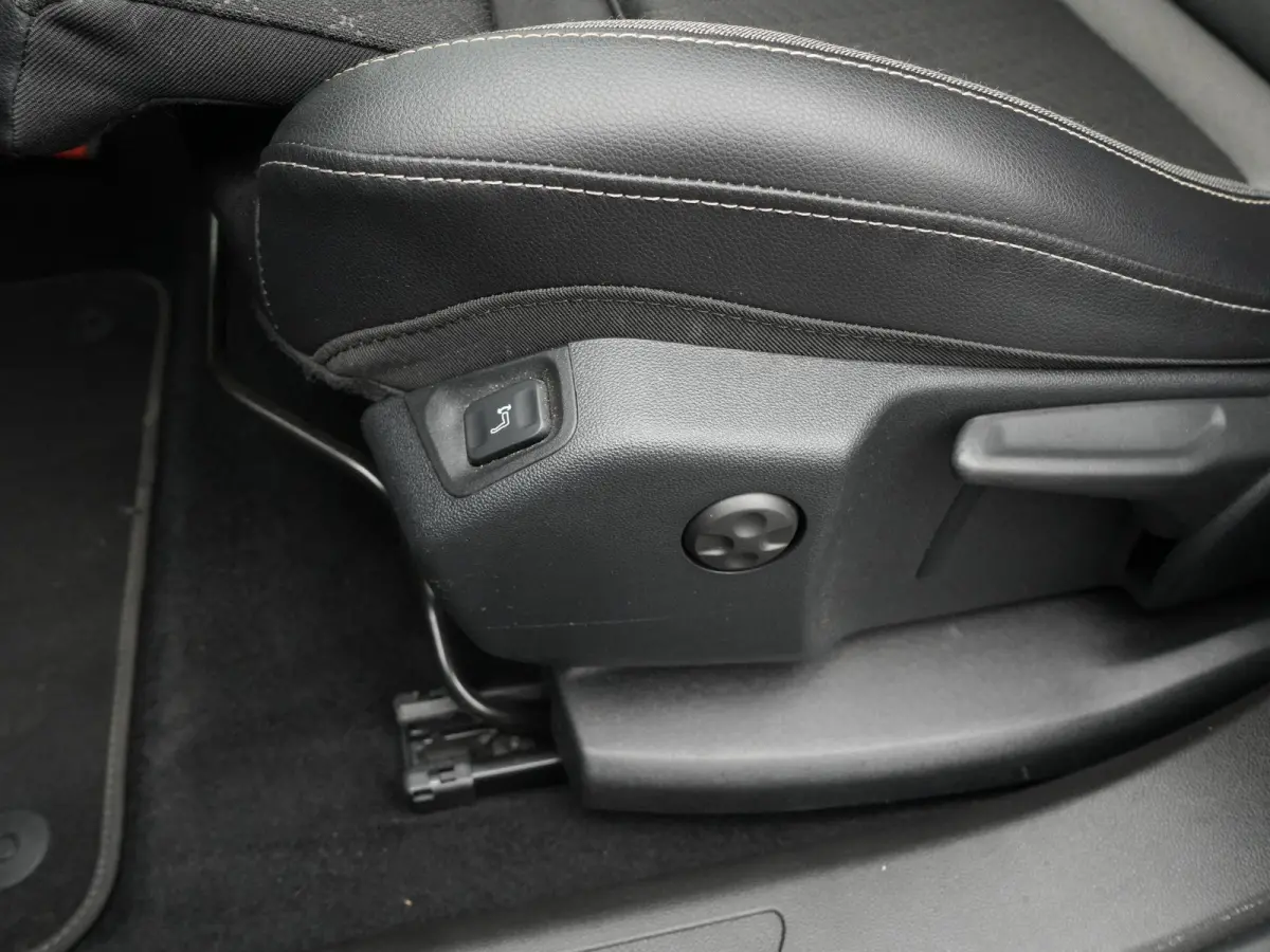1.2 Turbo Business Edition AUTOMAAT | NAVIGATIE | STOELVERWARMING | CAMERA