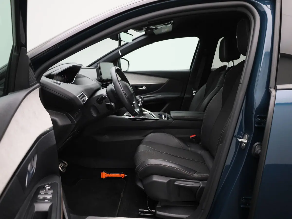 1.2 PureTech GT | Apple Carplay / Android Auto | Camera | Parkeersensoren | Alcantara Bekleding | Climate Control |