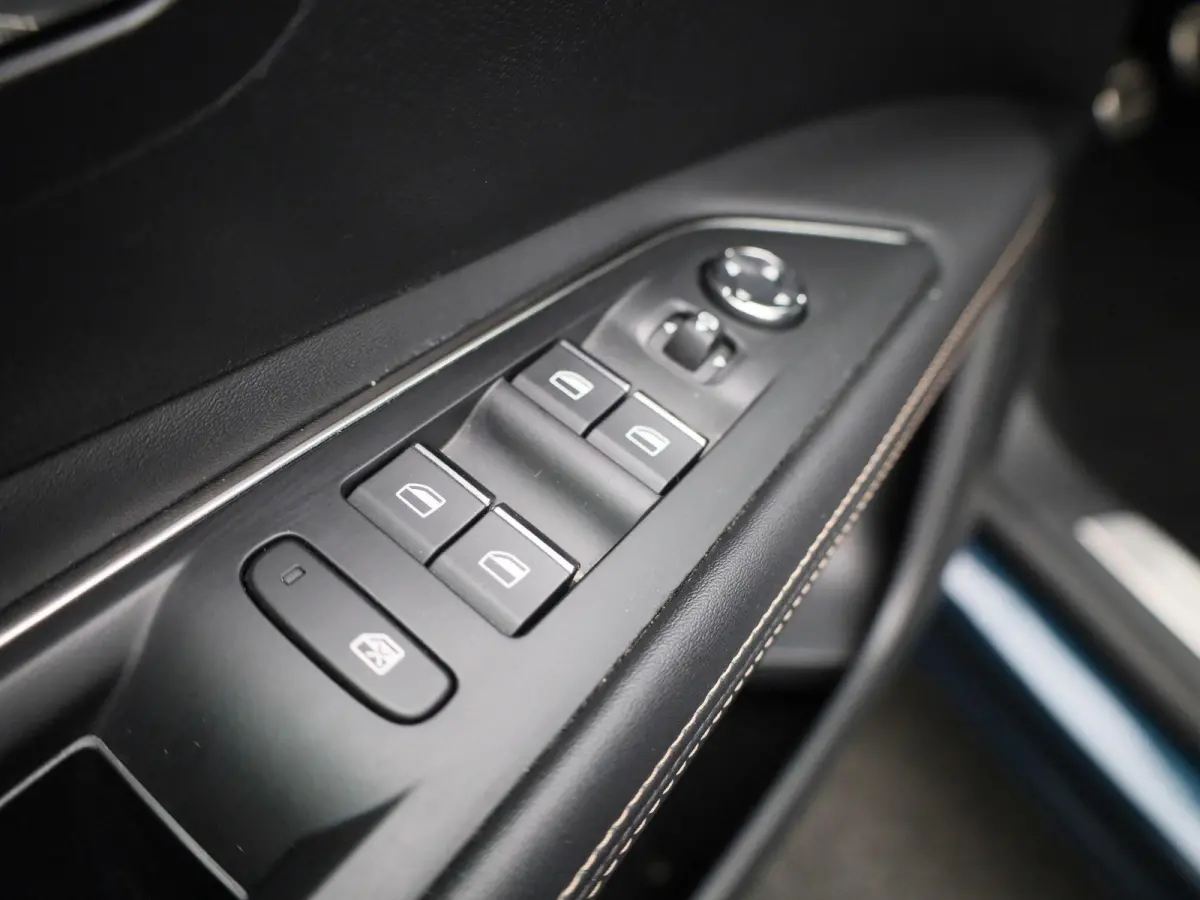 1.2 PureTech GT | Apple Carplay / Android Auto | Camera | Parkeersensoren | Alcantara Bekleding | Climate Control |