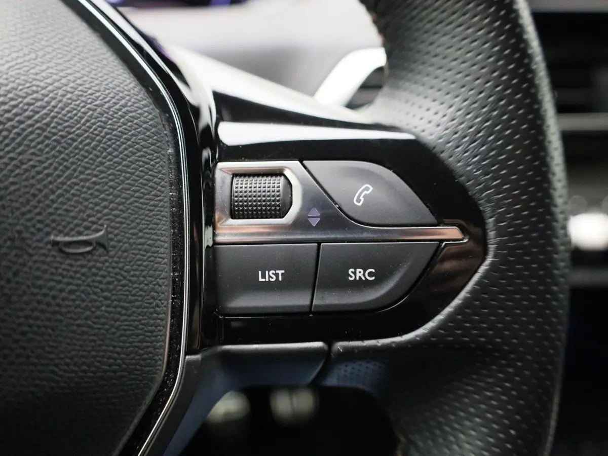 1.2 PureTech GT | Apple Carplay / Android Auto | Camera | Parkeersensoren | Alcantara Bekleding | Climate Control |