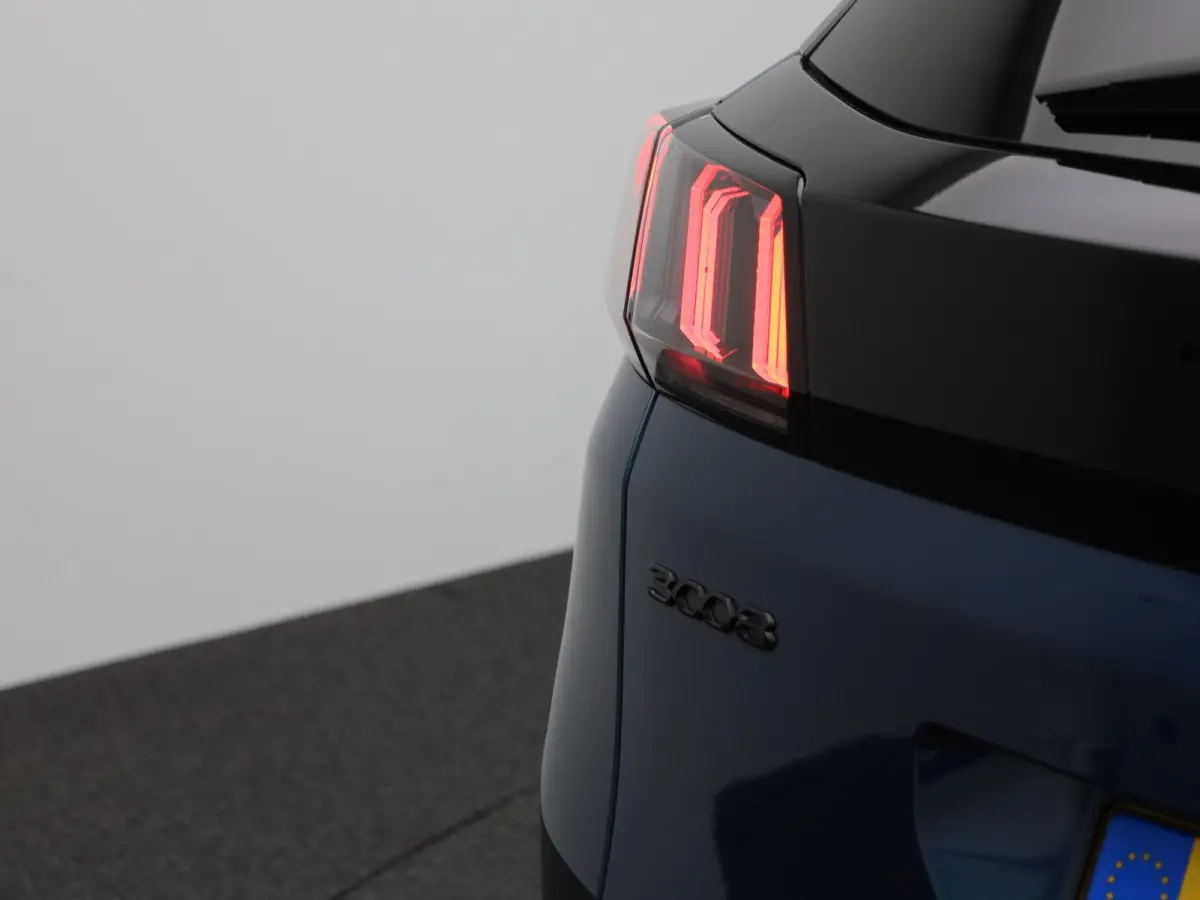 1.2 PureTech GT | Apple Carplay / Android Auto | Camera | Parkeersensoren | Alcantara Bekleding | Climate Control |