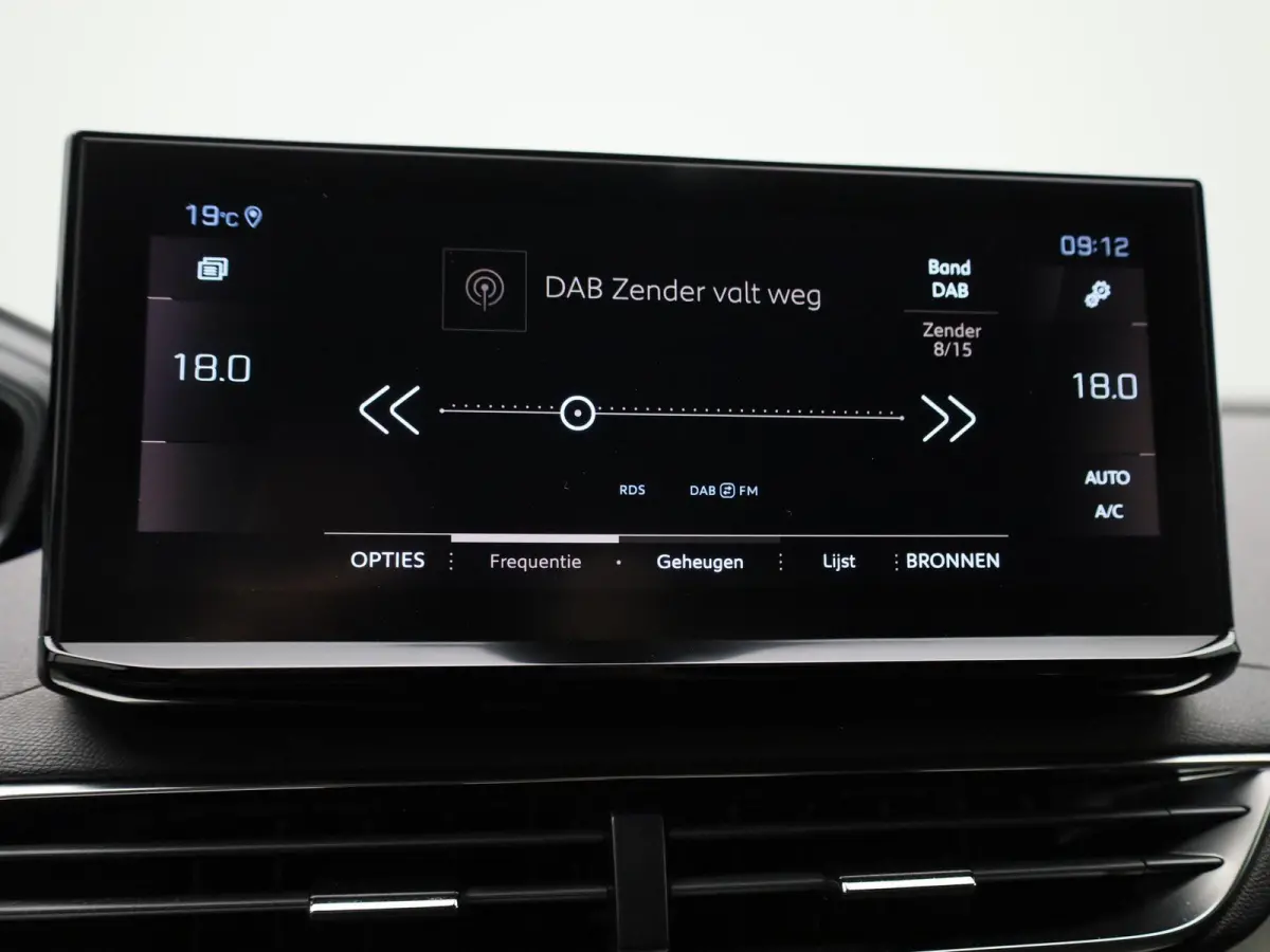 1.2 PureTech GT | Apple Carplay / Android Auto | Camera | Parkeersensoren | Alcantara Bekleding | Climate Control |