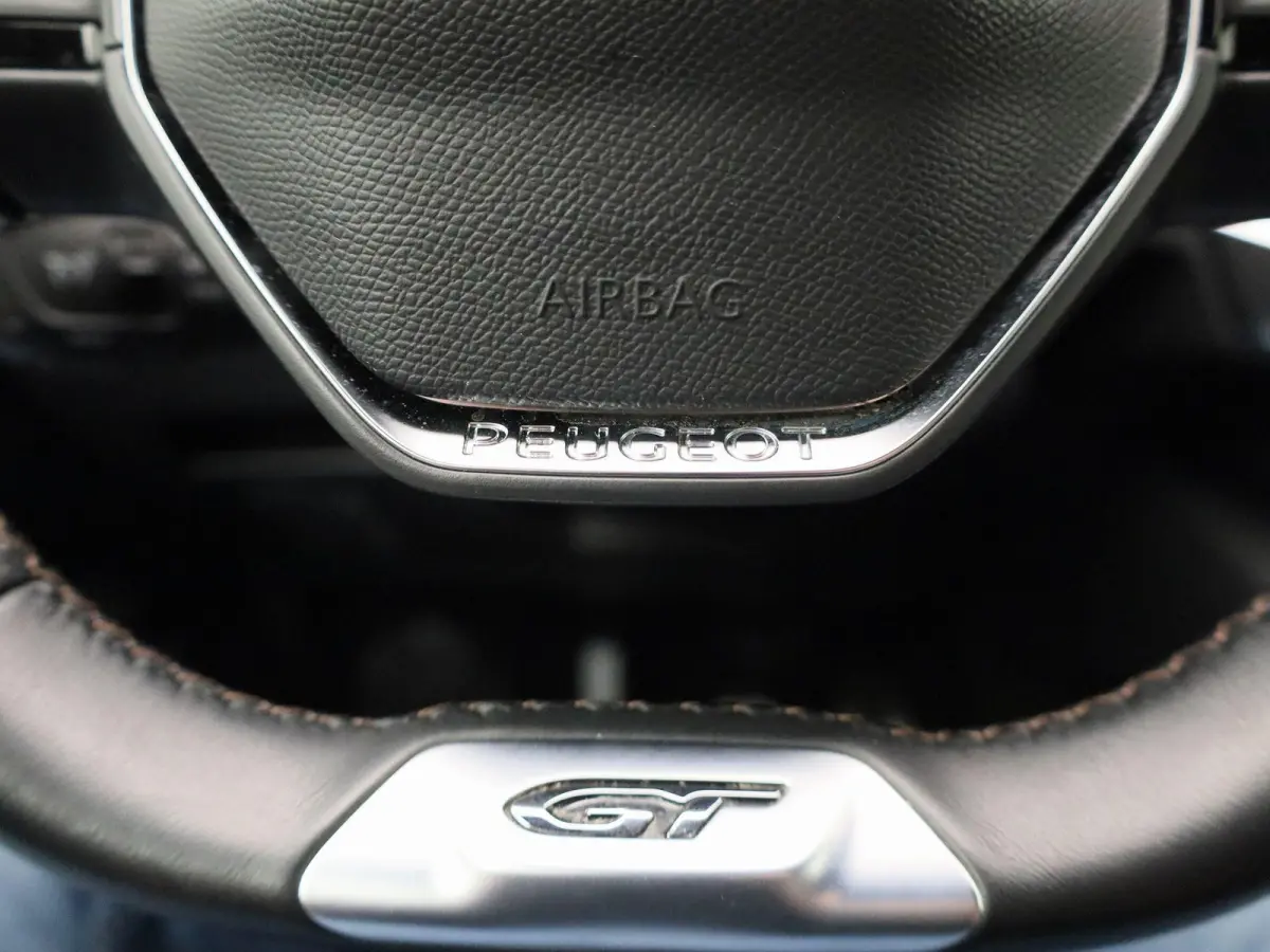 1.2 PureTech GT | Apple Carplay / Android Auto | Camera | Parkeersensoren | Alcantara Bekleding | Climate Control |