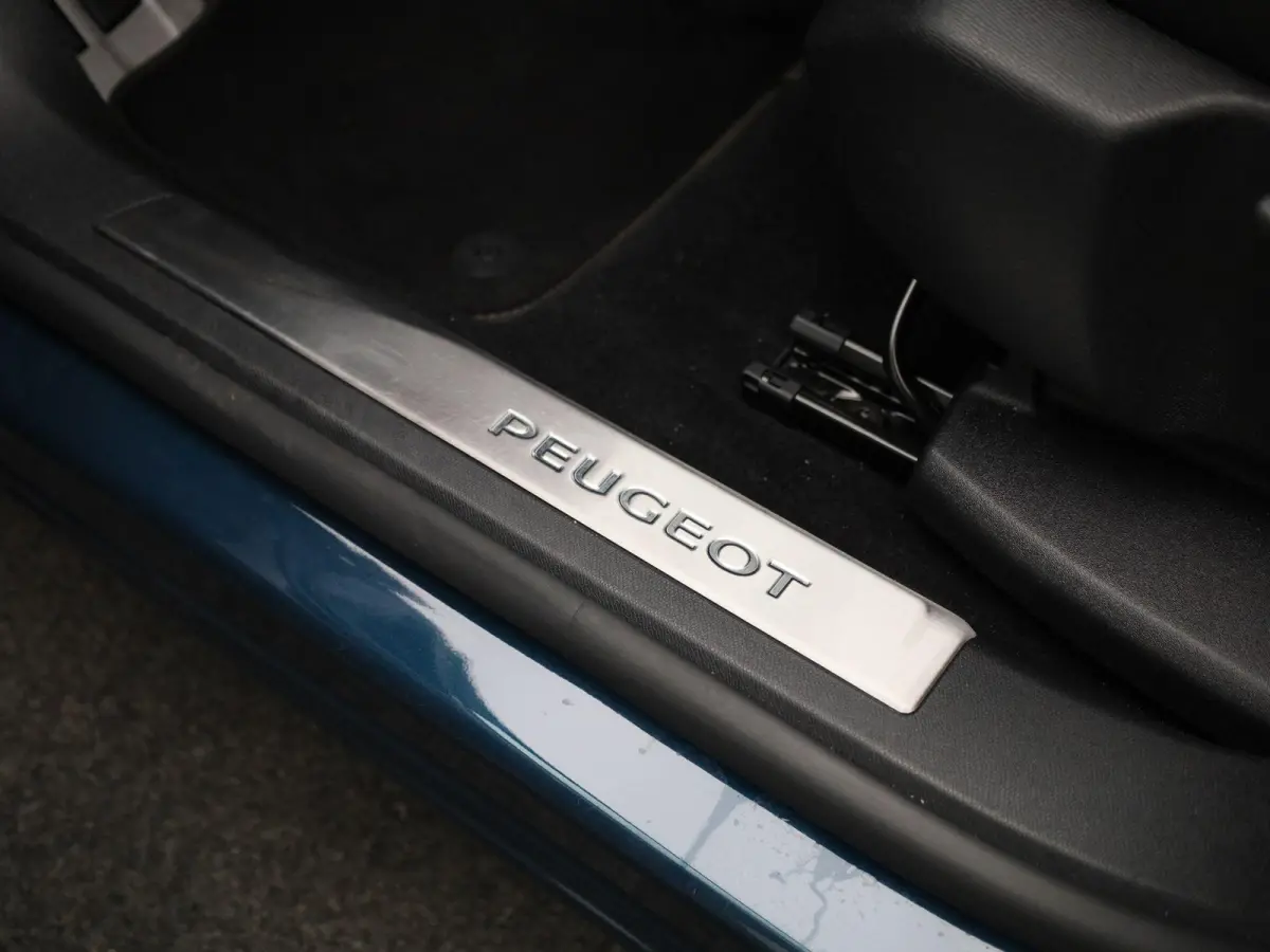 1.2 PureTech GT | Apple Carplay / Android Auto | Camera | Parkeersensoren | Alcantara Bekleding | Climate Control |