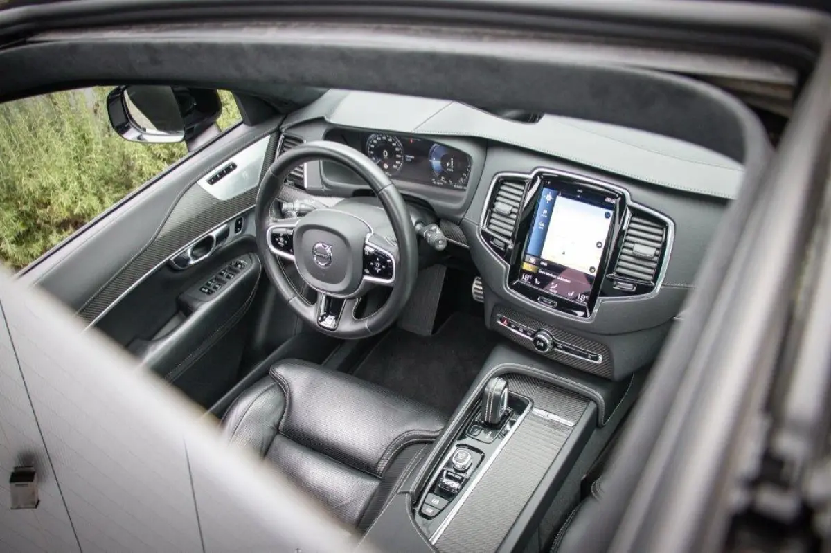 2.0 T8 Twin Engine AWD R-Design|Pano|B&W|Luchtver