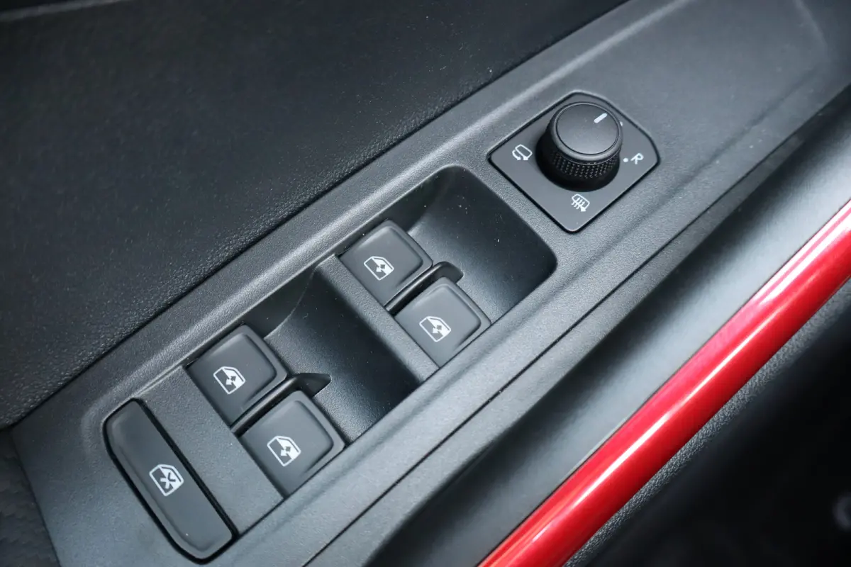 Monte Carlo AUTOMAAT | Achteruitrijcamera | Cruise control met speedlimiter | Driver Activity Assistant, vermoeidheid waarschuwingssysteem