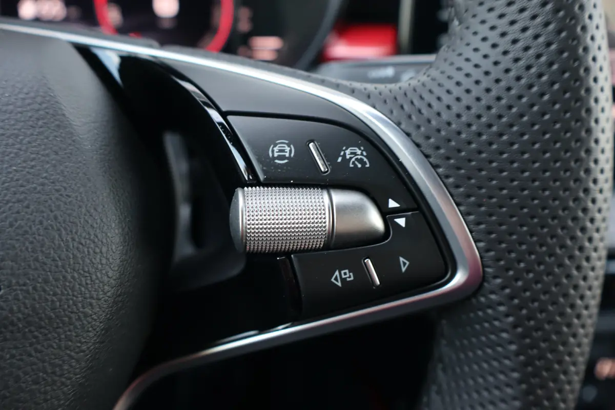 Monte Carlo AUTOMAAT | Achteruitrijcamera | Cruise control met speedlimiter | Driver Activity Assistant, vermoeidheid waarschuwingssysteem