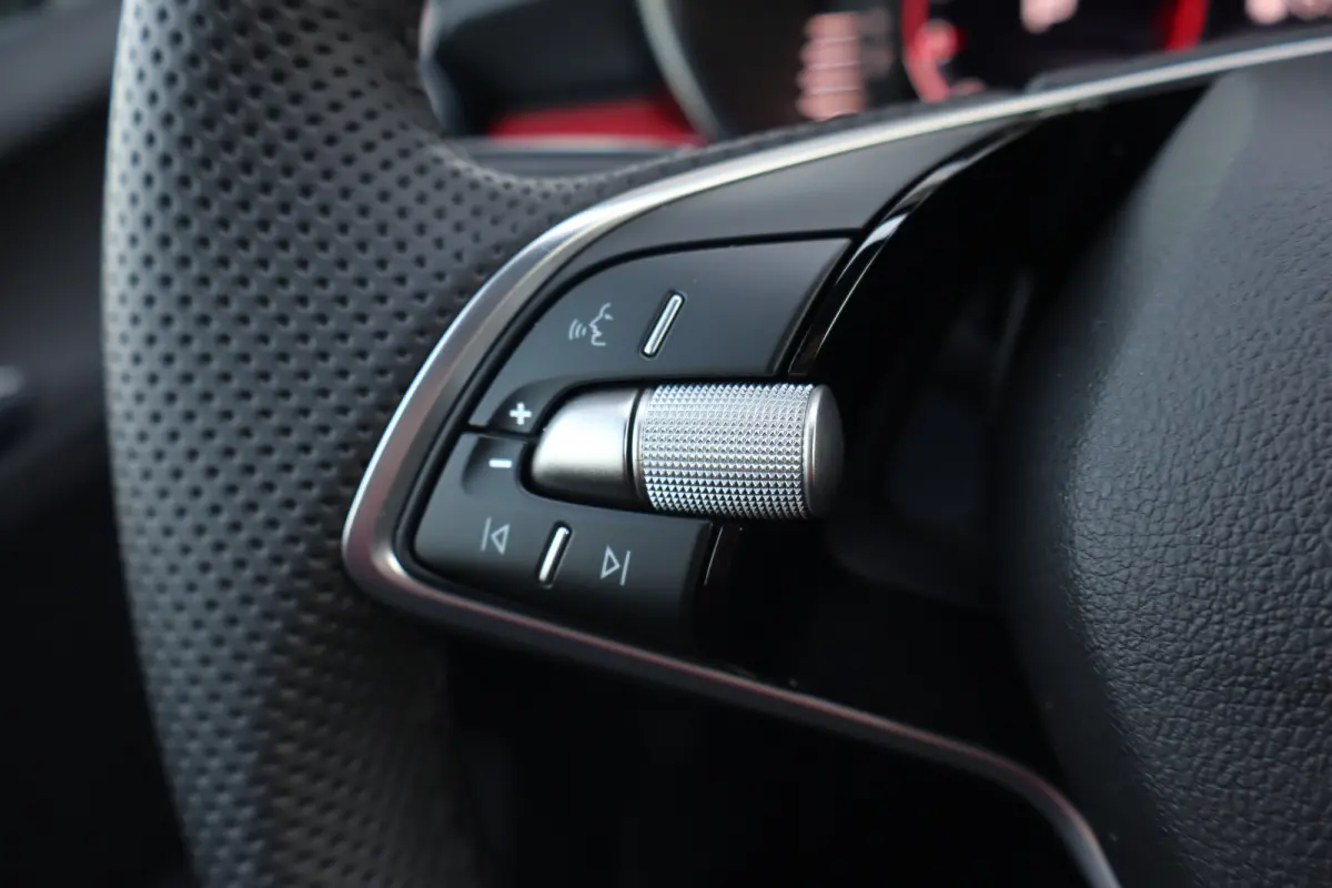 Monte Carlo AUTOMAAT | Achteruitrijcamera | Cruise control met speedlimiter | Driver Activity Assistant, vermoeidheid waarschuwingssysteem