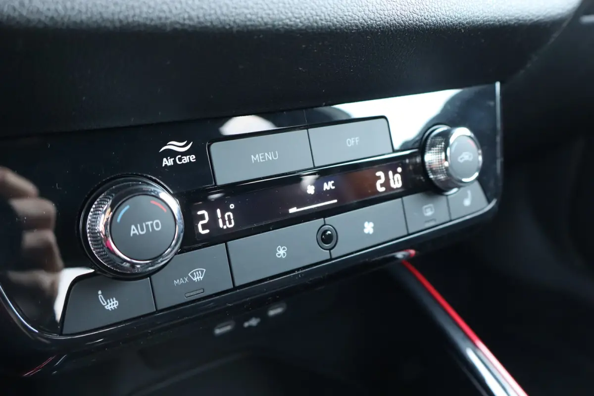 Monte Carlo AUTOMAAT | Achteruitrijcamera | Cruise control met speedlimiter | Driver Activity Assistant, vermoeidheid waarschuwingssysteem