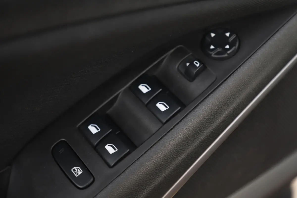 1.2 Online Edition Navigatie Airco Cruise PDC Bluetooth Carplay Android Lane Assist 16 inch LMV