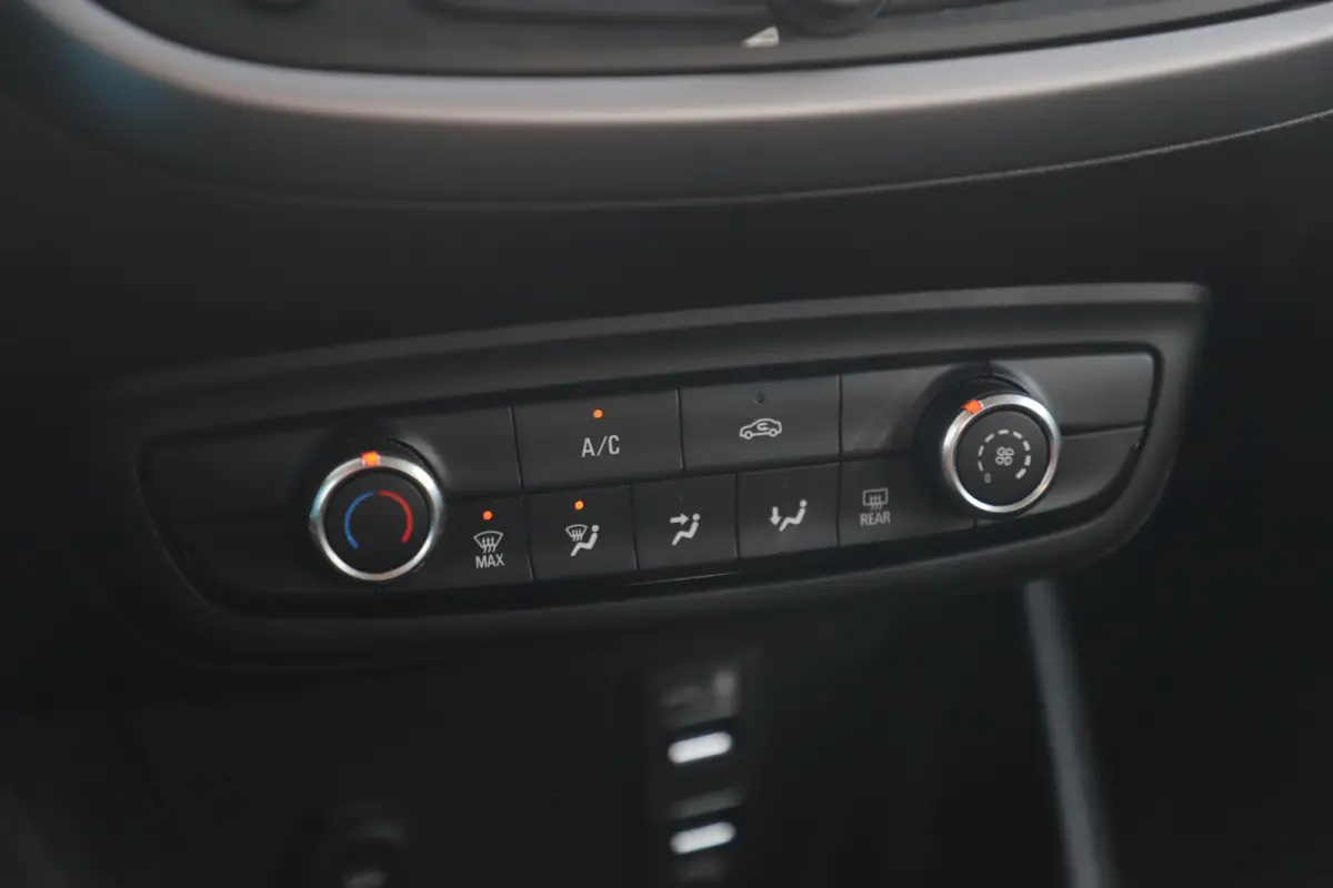 1.2 Online Edition Navigatie Airco Cruise PDC Bluetooth Carplay Android Lane Assist 16 inch LMV
