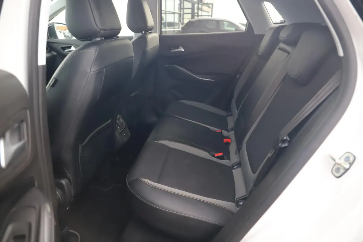 1.2 Turbo Business Executive 131PK Automaat Keyless Comfortstoelen 18 inch LMV Navigatie Carplay Android Clima Cruise PDC Lane Assist
