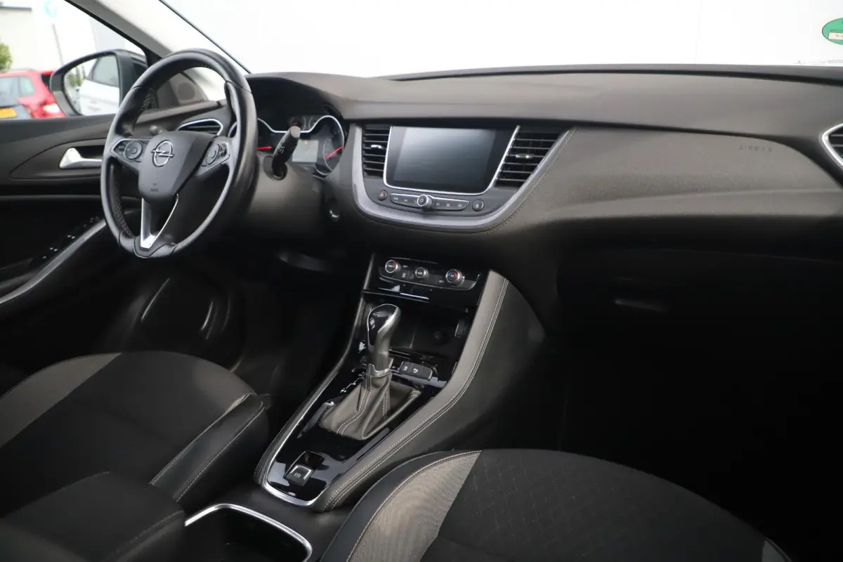 1.2 Turbo Business Executive 131PK Automaat Keyless Comfortstoelen 18 inch LMV Navigatie Carplay Android Clima Cruise PDC Lane Assist