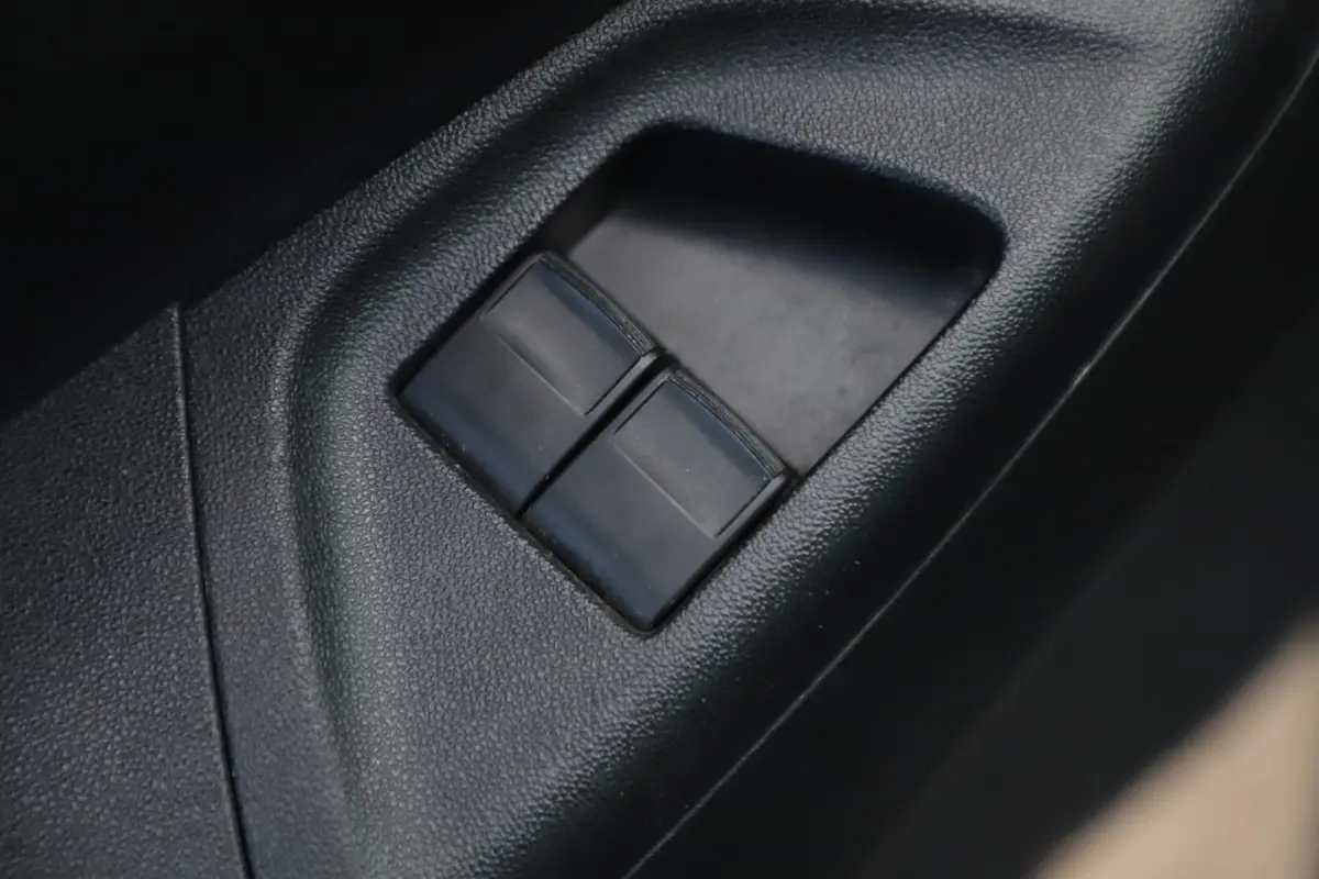 1.0 e-VTi Active Airco Radio Bluetooth Elektrische Ramen