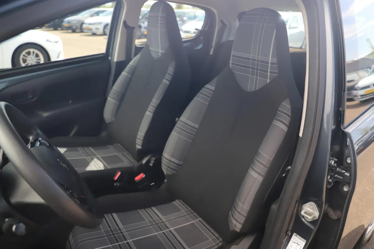 1.0 e-VTi Active Airco Radio Bluetooth Elektrische Ramen