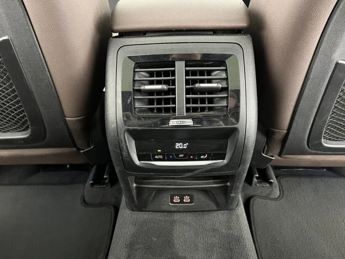 Executive 80 kWh [3-Fase-11kW ] {SoH-99%} (INCL-BTW) Aut. *HEATPUMP | PANO | LEATHER | ADAPTIVE-CRUISE | FULL-LED | BLIND-SPOT | MEMORY-PACK | DIGI-COCKPIT | HEATED-COMFORTSEATS | KEYLESS | 