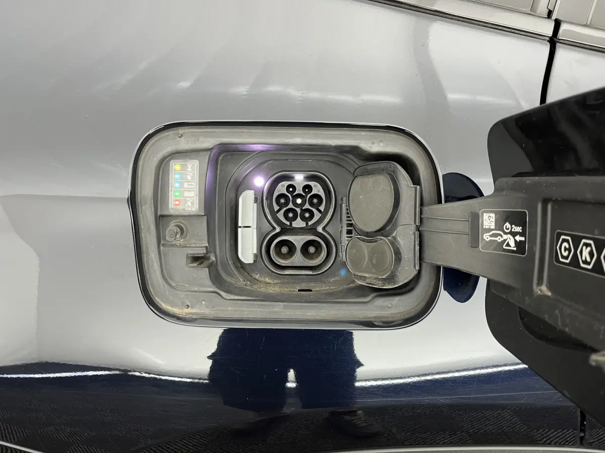 Executive 80 kWh [3-Fase-11kW ] {SoH-99%} (INCL-BTW) Aut. *HEATPUMP | PANO | LEATHER | ADAPTIVE-CRUISE | FULL-LED | BLIND-SPOT | MEMORY-PACK | DIGI-COCKPIT | HEATED-COMFORTSEATS | KEYLESS | 