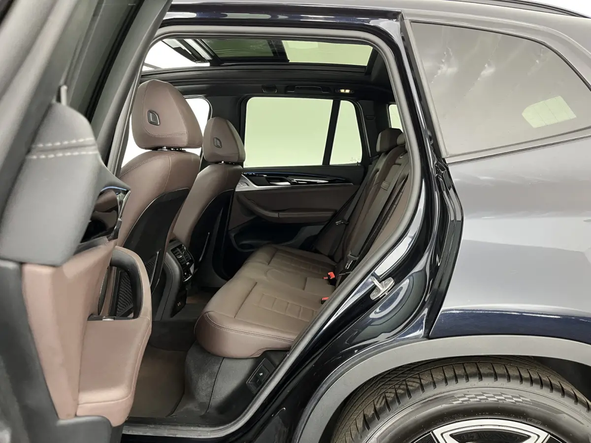 Executive 80 kWh [3-Fase-11kW ] {SoH-99%} (INCL-BTW) Aut. *HEATPUMP | PANO | LEATHER | ADAPTIVE-CRUISE | FULL-LED | BLIND-SPOT | MEMORY-PACK | DIGI-COCKPIT | HEATED-COMFORTSEATS | KEYLESS | 