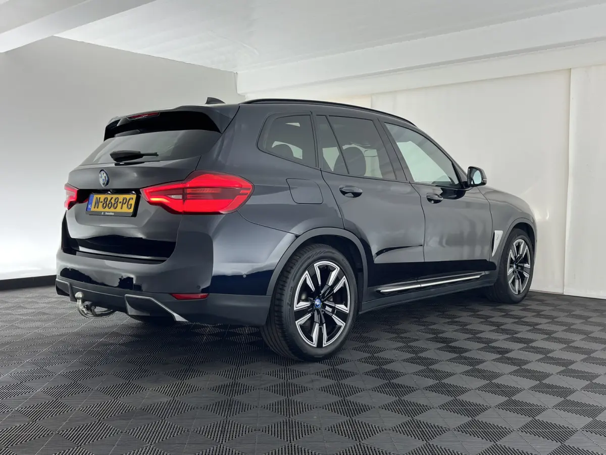 Executive 80 kWh [3-Fase-11kW ] {SoH-99%} (INCL-BTW) Aut. *HEATPUMP | PANO | LEATHER | ADAPTIVE-CRUISE | FULL-LED | BLIND-SPOT | MEMORY-PACK | DIGI-COCKPIT | HEATED-COMFORTSEATS | KEYLESS | 