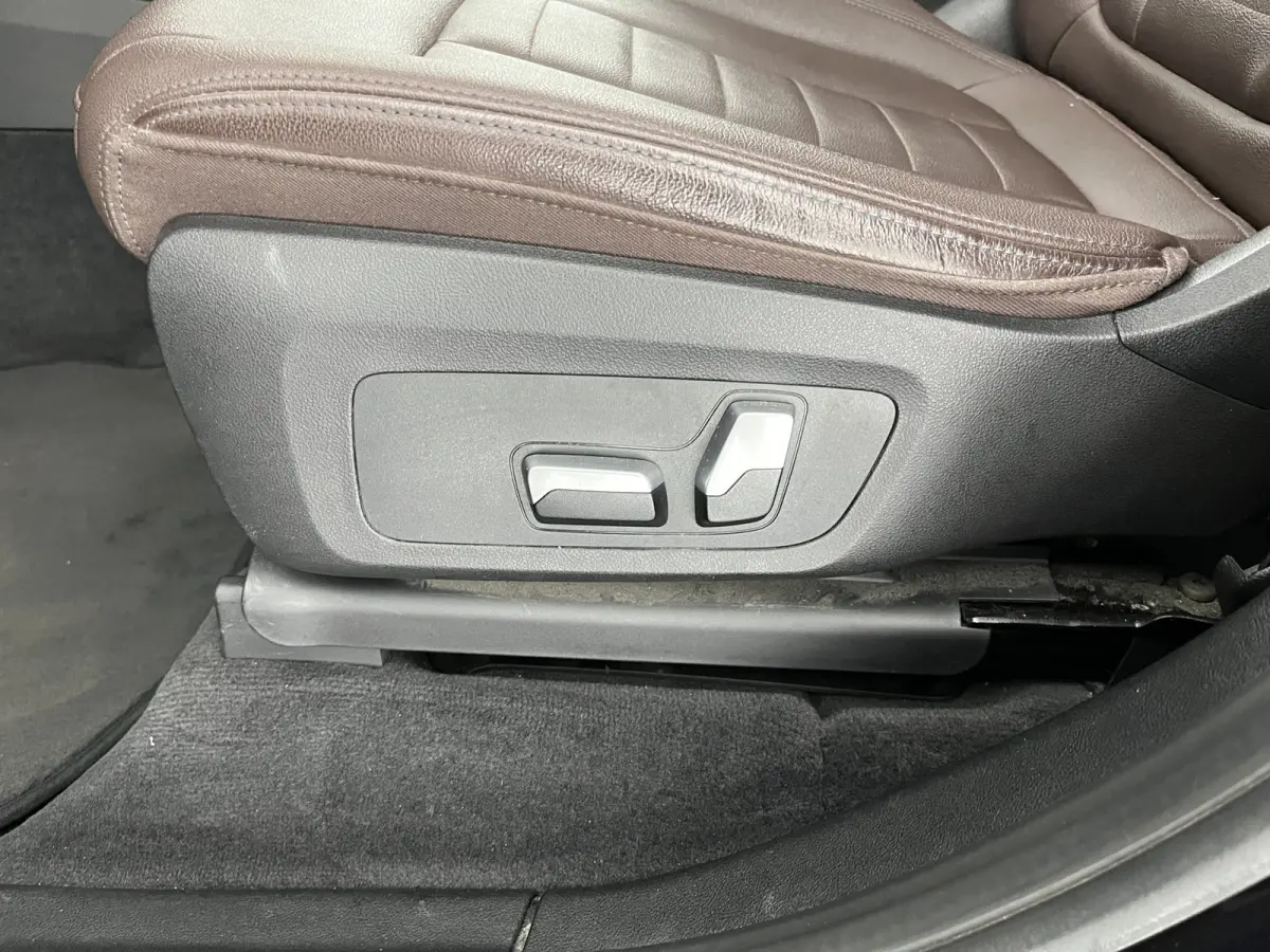 Executive 80 kWh [3-Fase-11kW ] {SoH-99%} (INCL-BTW) Aut. *HEATPUMP | PANO | LEATHER | ADAPTIVE-CRUISE | FULL-LED | BLIND-SPOT | MEMORY-PACK | DIGI-COCKPIT | HEATED-COMFORTSEATS | KEYLESS | 
