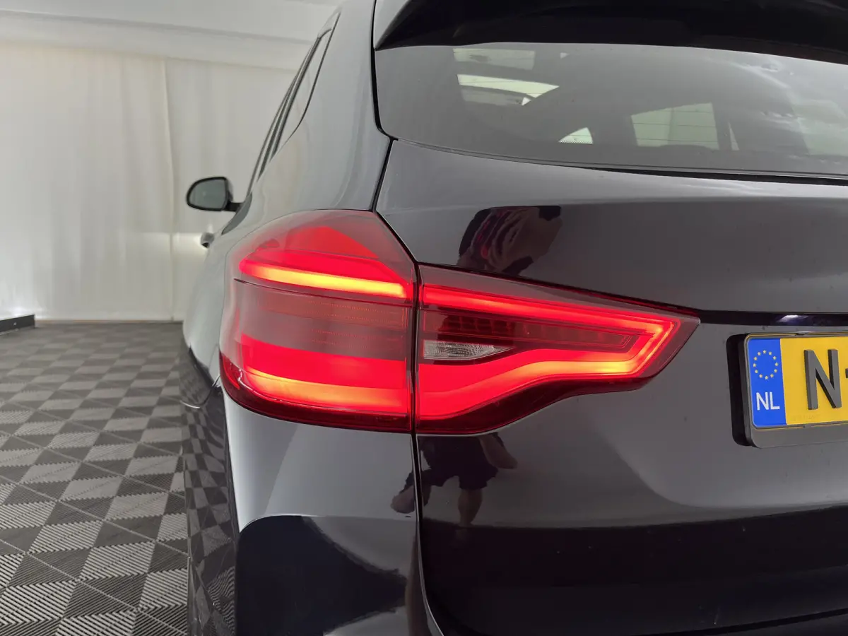 Executive 80 kWh [3-Fase-11kW ] {SoH-99%} (INCL-BTW) Aut. *HEATPUMP | PANO | LEATHER | ADAPTIVE-CRUISE | FULL-LED | BLIND-SPOT | MEMORY-PACK | DIGI-COCKPIT | HEATED-COMFORTSEATS | KEYLESS | 