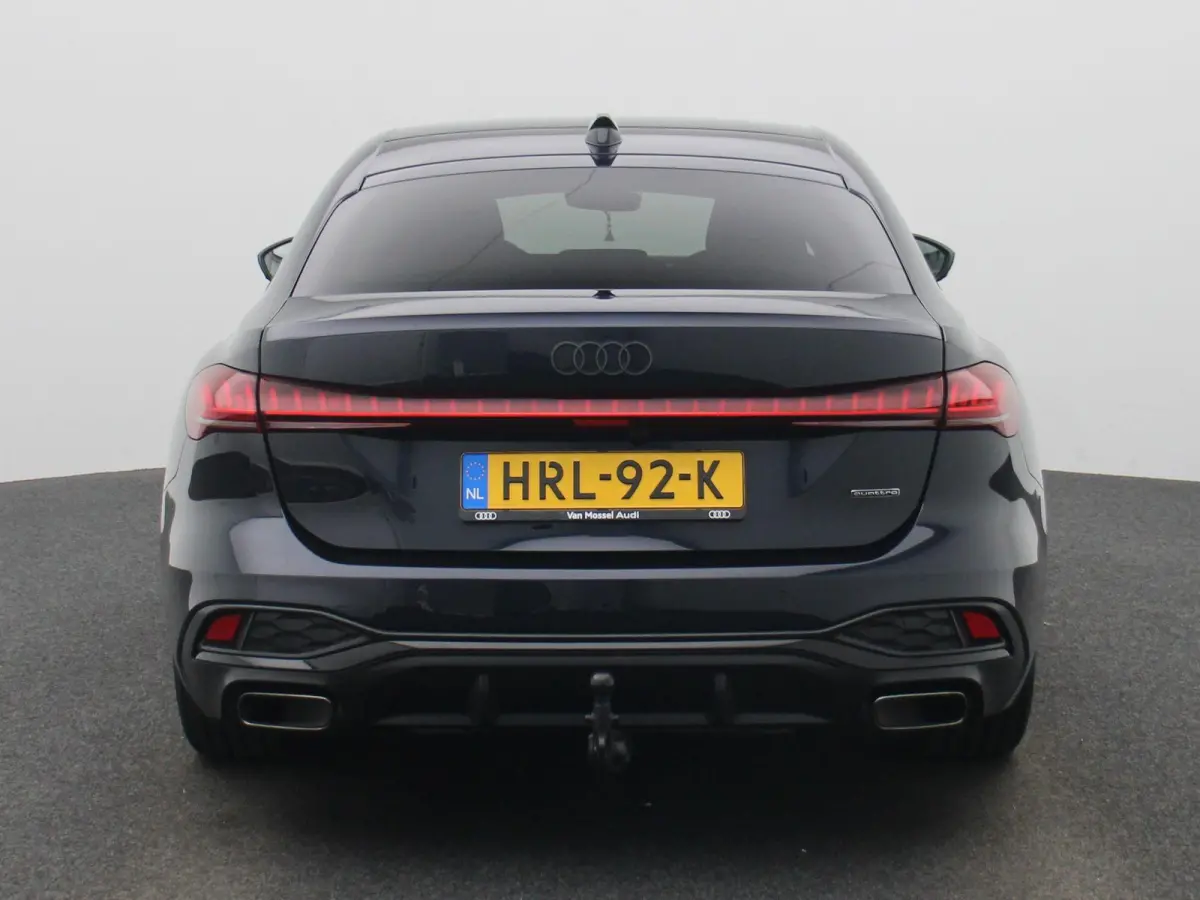 Limousine 2.0 quattro S edition 299 PK | S-line | Automaat | Navigatie | Panorama glasdak | Trekhaak | 360 Camera | Matrix LED | Apple Carplay | Android Auto | Sfeerverlichting | Lichtmetale