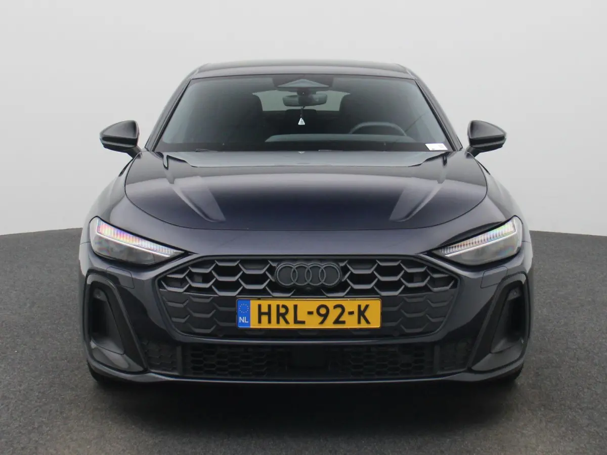 Limousine 2.0 quattro S edition 299 PK | S-line | Automaat | Navigatie | Panorama glasdak | Trekhaak | 360 Camera | Matrix LED | Apple Carplay | Android Auto | Sfeerverlichting | Lichtmetale