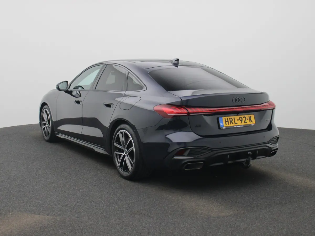 Limousine 2.0 quattro S edition 299 PK | S-line | Automaat | Navigatie | Panorama glasdak | Trekhaak | 360 Camera | Matrix LED | Apple Carplay | Android Auto | Sfeerverlichting | Lichtmetale