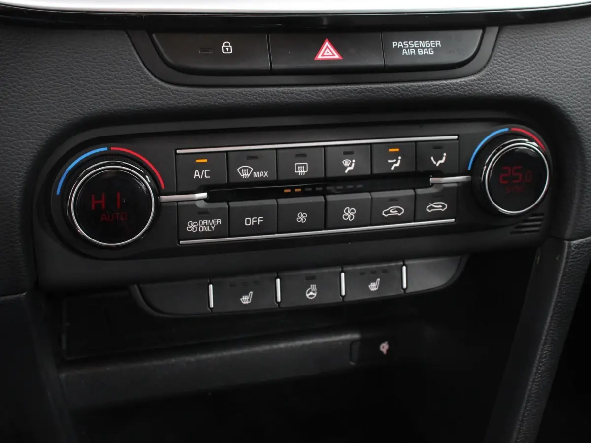 1.6 GDi PHEV Automaat DynamicLine DEMO ! Navigatie Apple Carplay/Android Auto  Adaptive Cruise Control  Parkeersensoren  Camera  Stoel-en stuurwielverwarming  Virtual Cockpit  Full LED